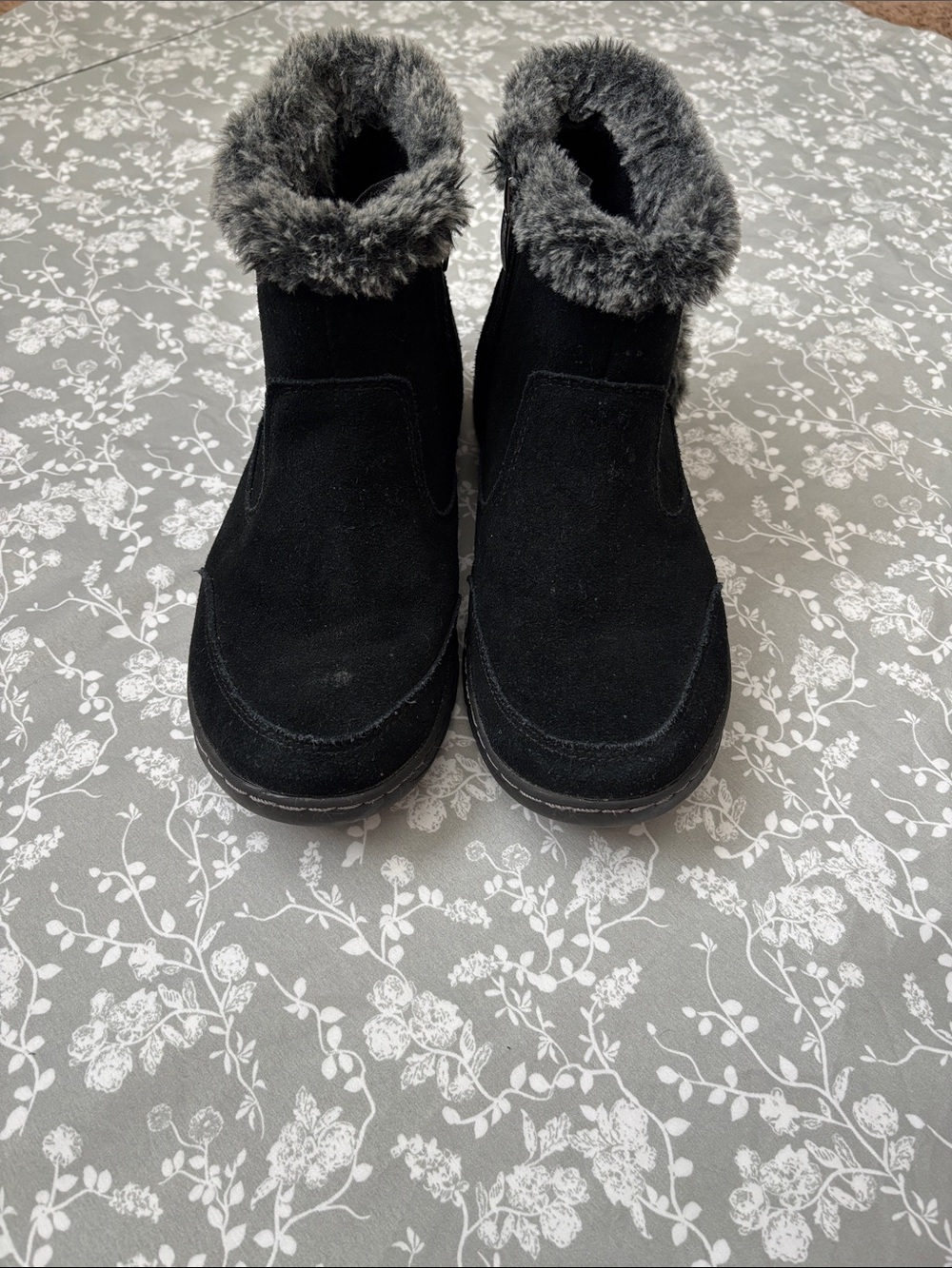 Khombu Black Suede Ankle Boots with Gray Faux Fur Cuff